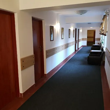 Kakadu Hotel 2*